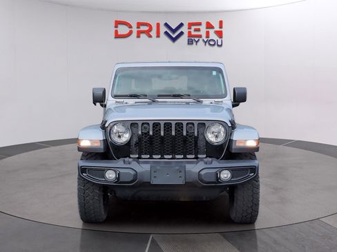 Used 2023 Jeep Gladiator Willys image 9