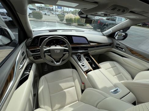 Used 2021 Cadillac Escalade Sport Platinum image 17