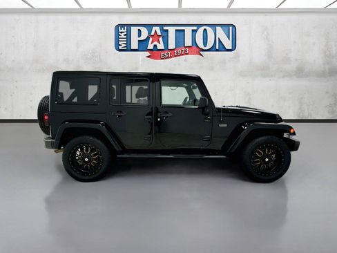 Used 2016 Jeep Wrangler Unlimited Sahara AWD/4WD image 8