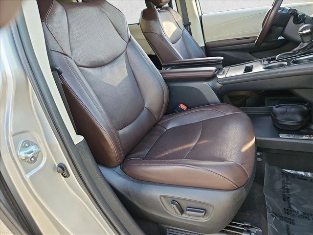 Used 2023 Toyota Sienna Platinum FWD image 24