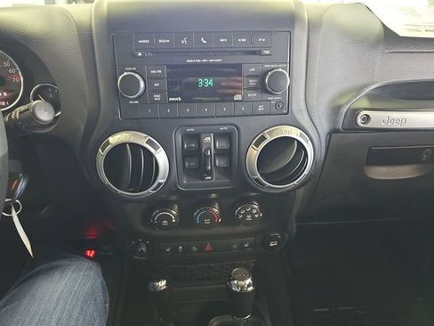 Used 2014 Jeep Wrangler Unlimited Rubicon AWD/4WD image 13
