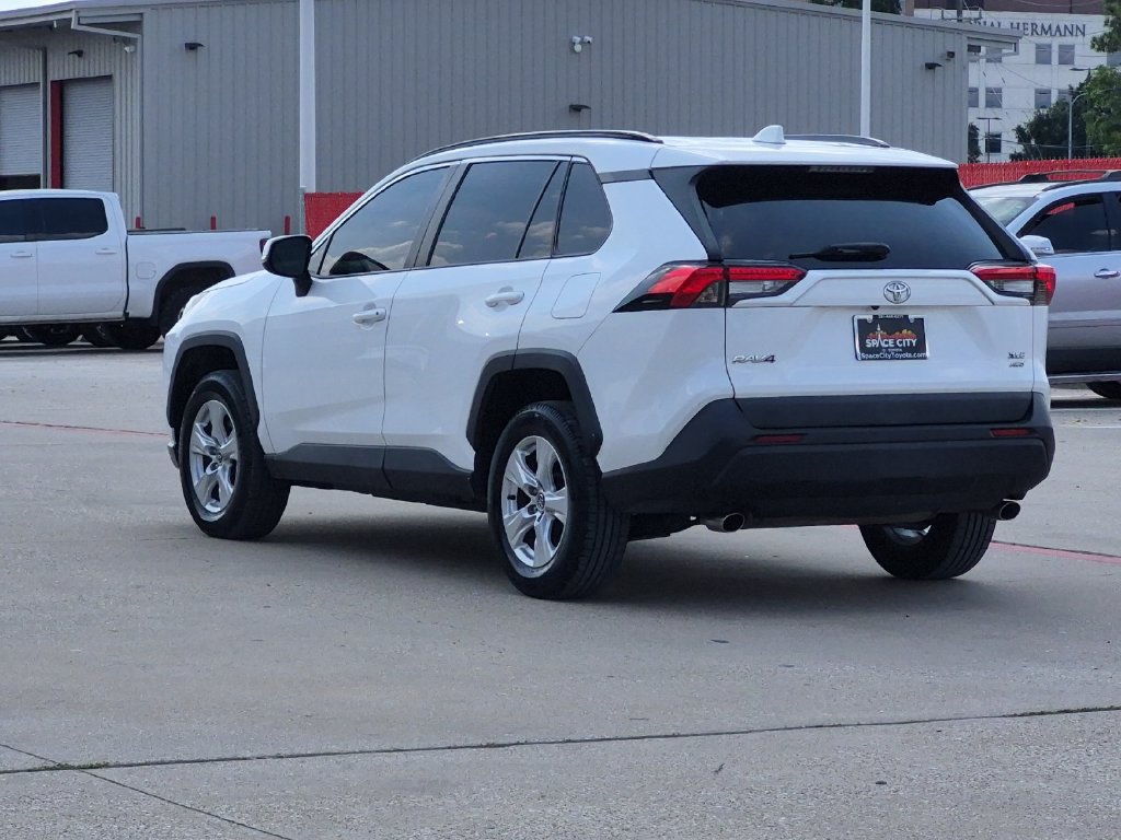 Used 2020 Toyota RAV4 XLE AWD/4WD image 4