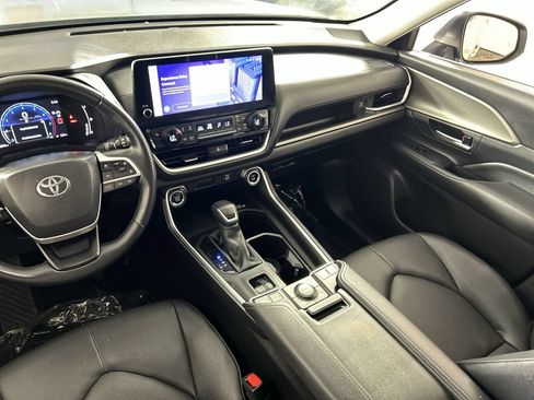 Used 2025 Toyota Grand Highlander AWD image 23