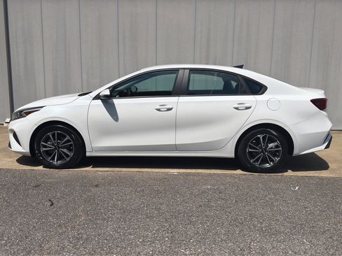 Used 2023 Kia Forte LXS w/ LXS Technology Package FWD image 6