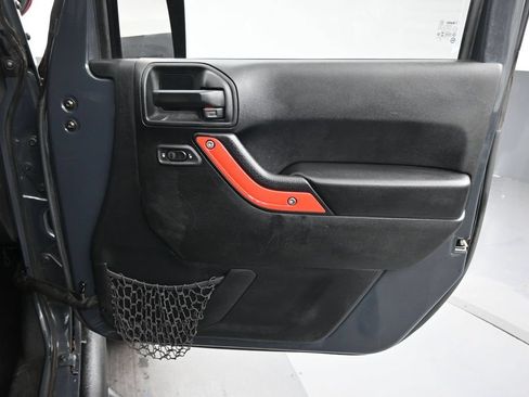 Used 2016 Jeep Wrangler Unlimited Rubicon w/ Connectivity Group AWD/4WD image 31