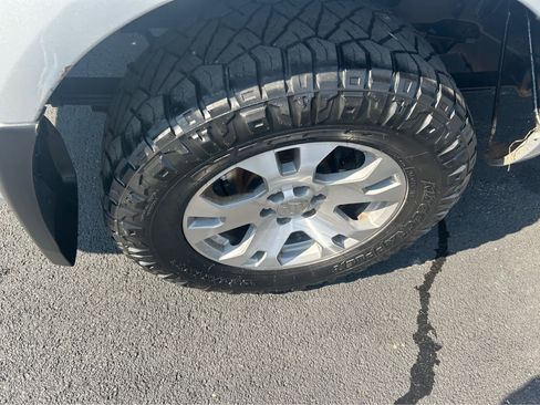 Used 2009 Suzuki Equator Sport image 28