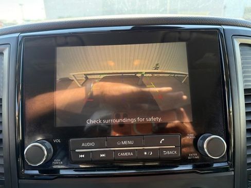 Used 2022 Nissan Titan SV RWD image 16