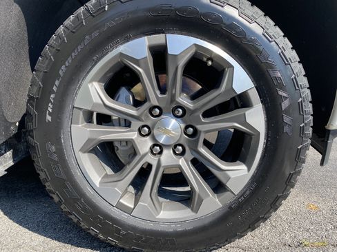 Used 2024 Chevrolet Silverado 1500 High Country w/ Technology Package AWD/4WD image 13