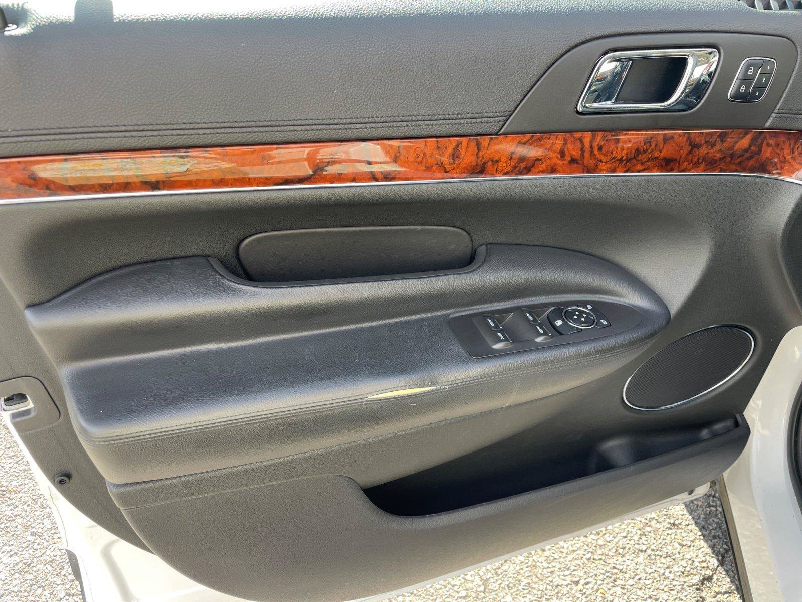 Used 2018 Lincoln MKT AWD image 19