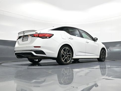 Used 2025 Nissan Sentra SR w/ SR Premium Package FWD image 22