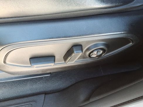 Used 2023 Jeep Grand Cherokee L Laredo image 15