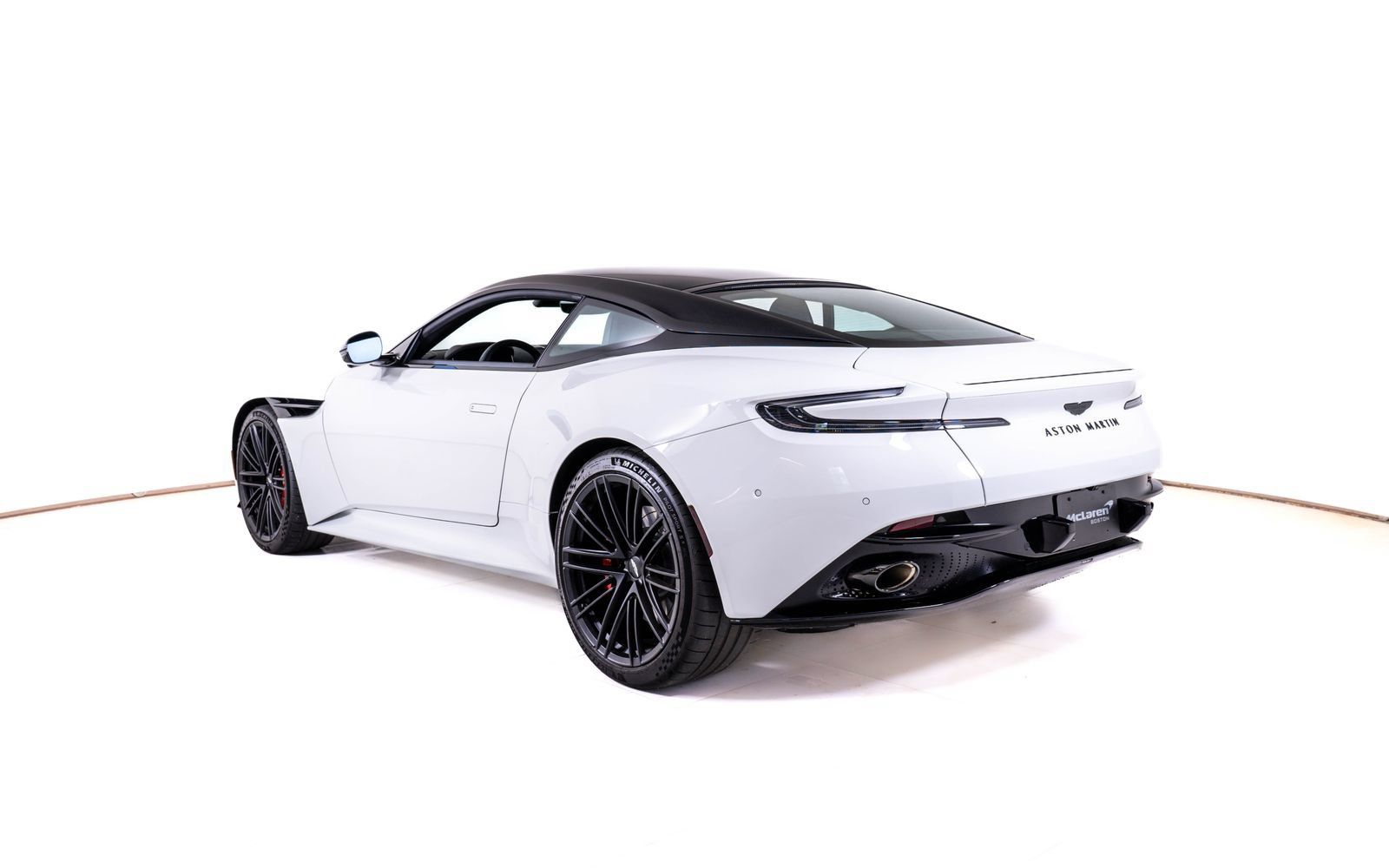 Used 2025 Aston Martin DB12 Coupe RWD image 3