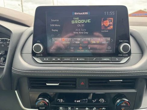 Used 2023 Nissan Rogue SV image 9