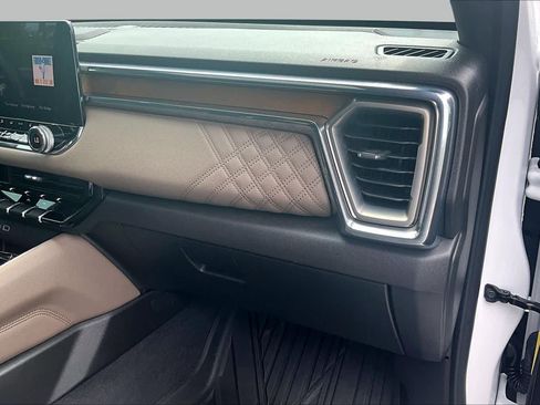 Used 2025 GMC Canyon Denali AWD/4WD image 19