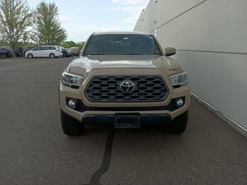 Used 2020 Toyota Tacoma TRD Off-Road AWD/4WD image 4
