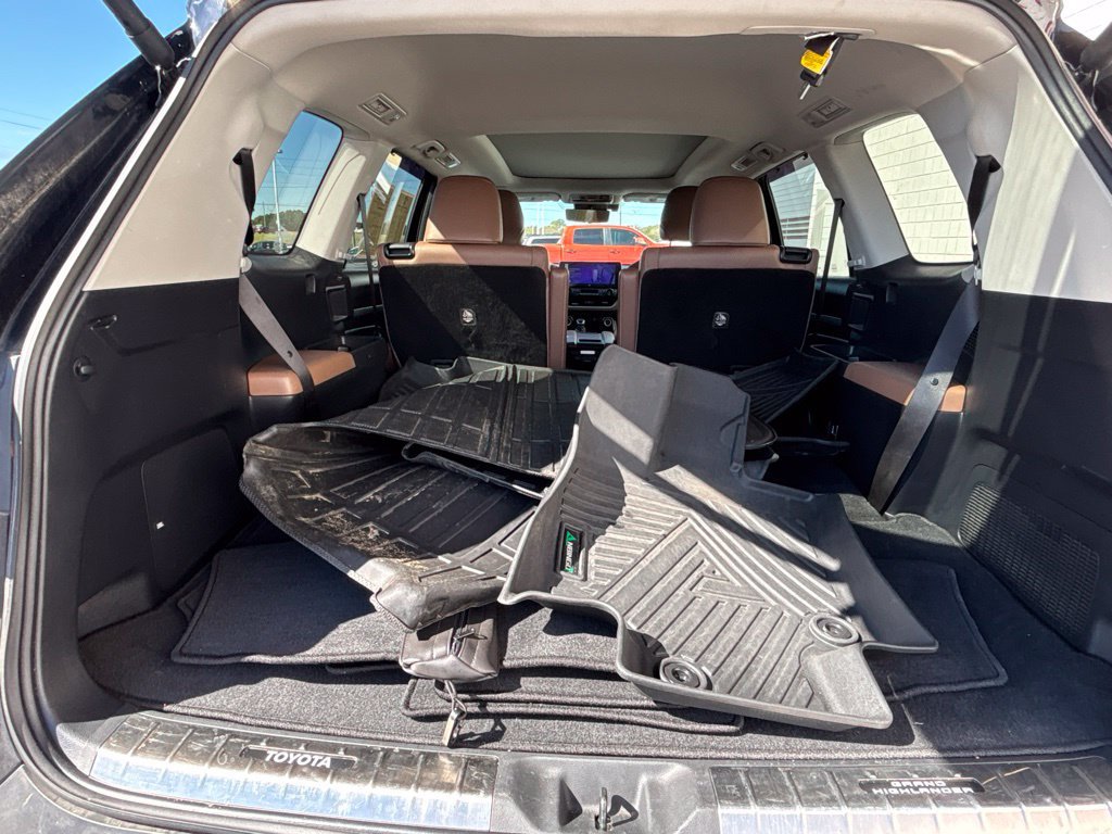 Used 2024 Toyota Grand Highlander AWD image 33