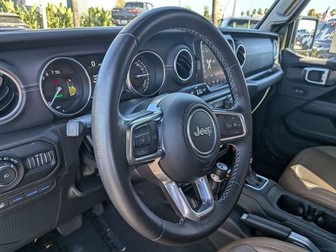 Used 2022 Jeep Wrangler Unlimited Sahara AWD/4WD image 17