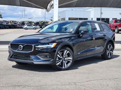 Used 2025 Volvo V60 B5 Cross Country Plus