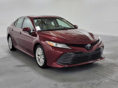 Used 2018 Toyota Camry XLE w/ Audio Package FWD image 2