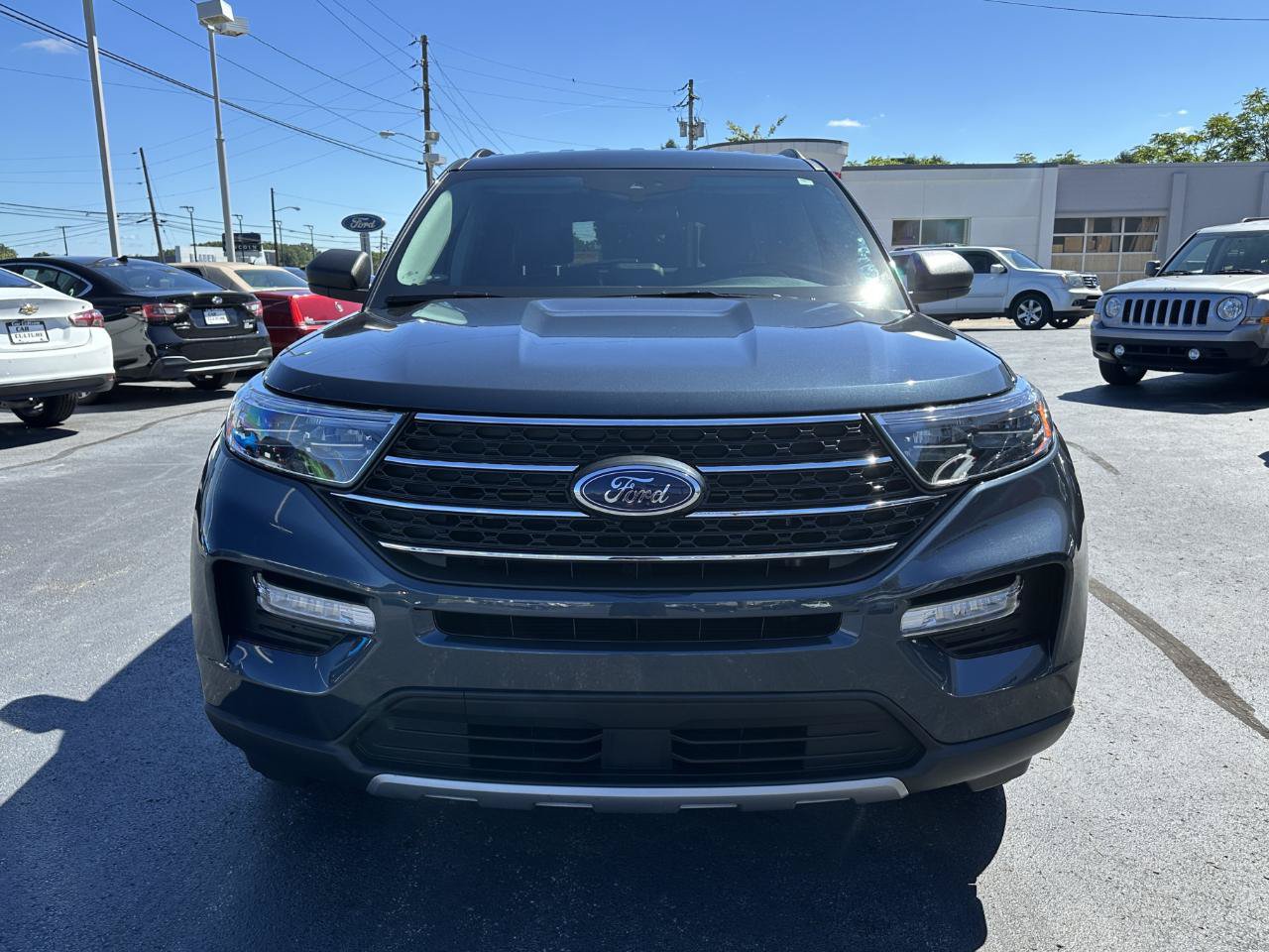 Used 2022 Ford Explorer XLT w/ Equipment Group 202A AWD/4WD image 5