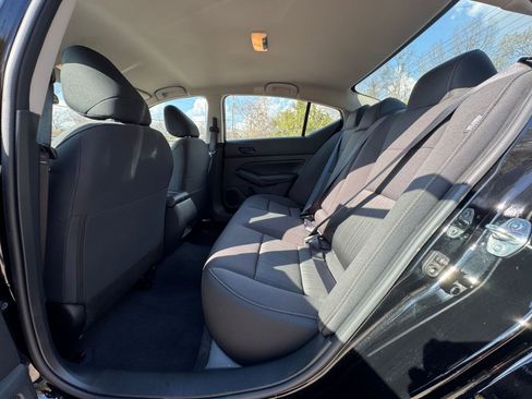 Used 2025 Nissan Altima 2.5 SV image 22