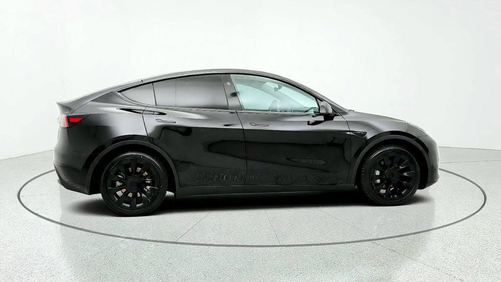 Used 2024 Tesla Model Y Long Range AWD/4WD image 4