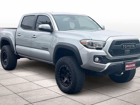 Used 2023 Toyota Tacoma TRD Off-Road image 2