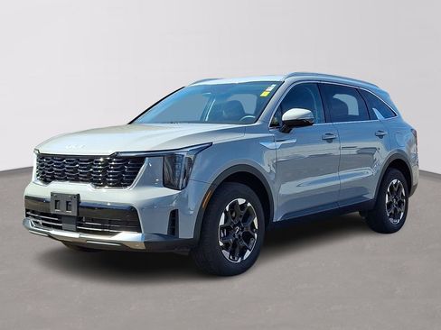 Certified 2025 Kia Sorento S image 3