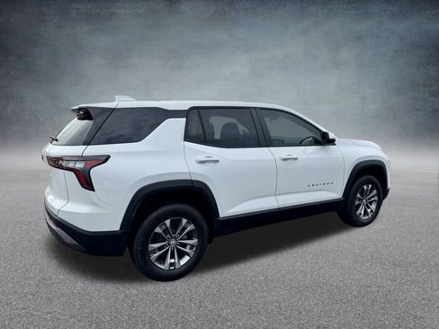 New 2026 Chevrolet Equinox LT image 2