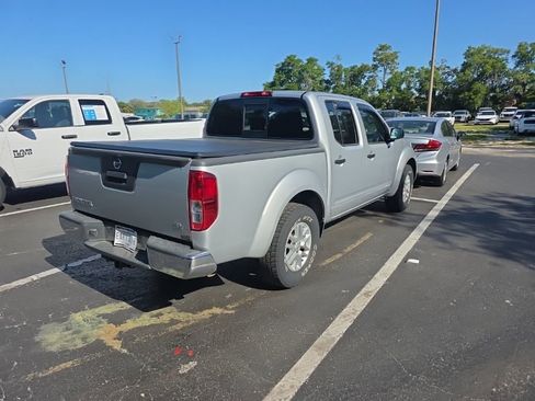 Used 2022 Nissan Frontier SV image 2