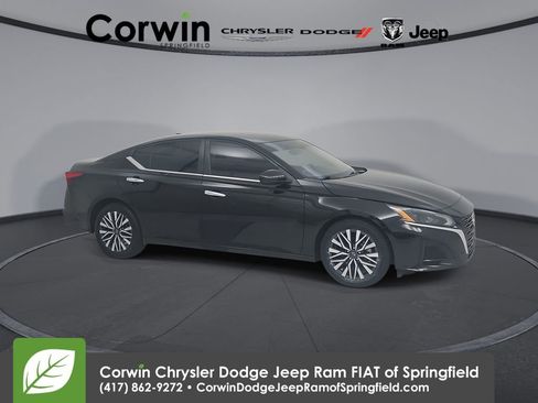 Used 2023 Nissan Altima 2.5 SV image 1