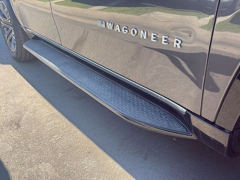 Used 2024 Jeep Wagoneer Series II image 11