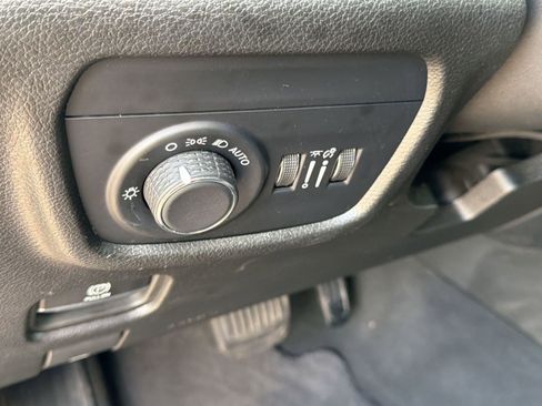 Used 2024 Jeep Grand Cherokee Laredo RWD image 18