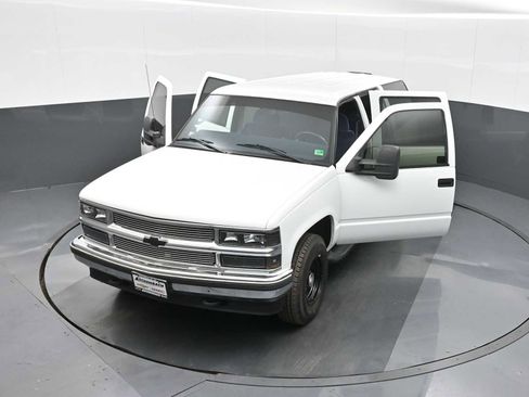 Used 1997 Chevrolet Suburban 2500 w/ Preferred Equipment Group 2 image 34