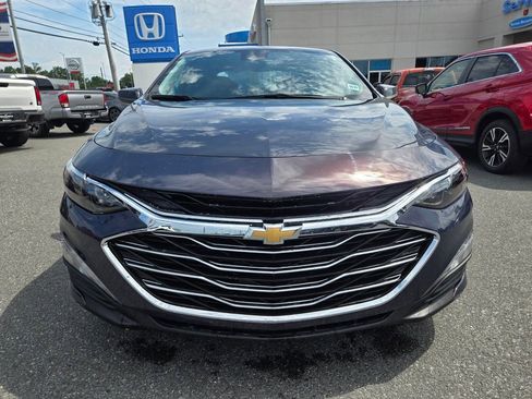 Used 2025 Chevrolet Malibu LT FWD image 2