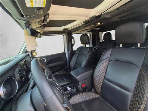 Used 2023 Jeep Gladiator Overland AWD/4WD image 10