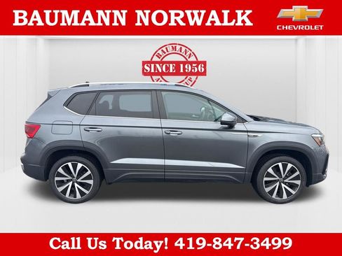 Used 2023 Volkswagen Taos SE FWD image 8