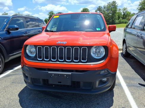 Used 2017 Jeep Renegade Latitude w/ Cold Weather Group AWD/4WD image 4