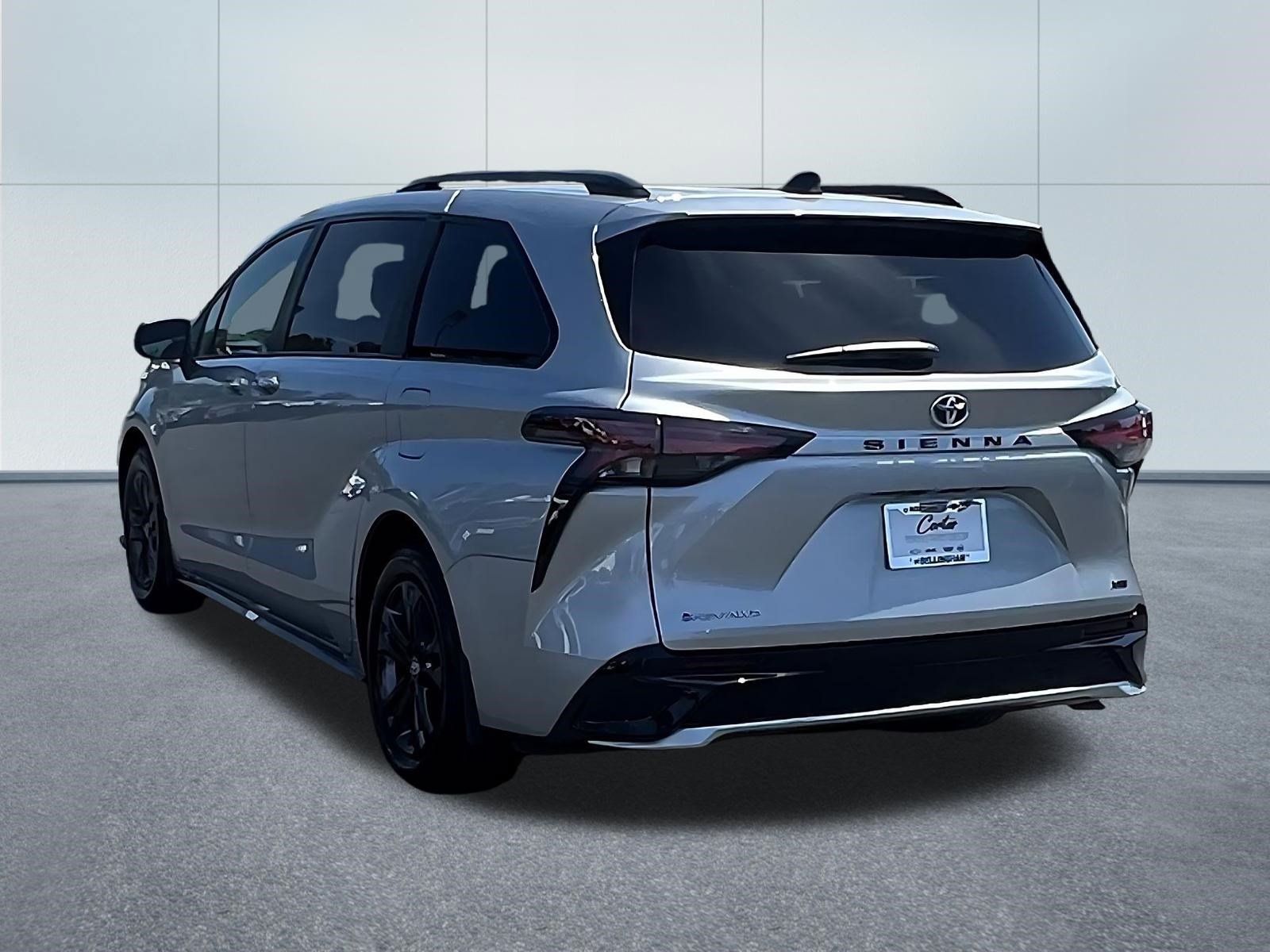 Used 2025 Toyota Sienna XSE AWD/4WD image 4