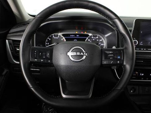 Certified 2025 Nissan Rogue SV image 10