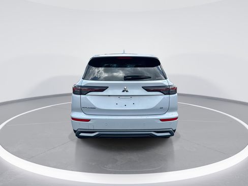 Used 2025 Mitsubishi Outlander AWD image 8