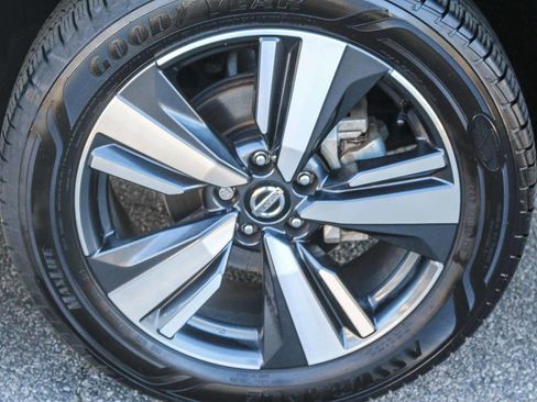 Used 2021 Nissan Rogue SL w/ Premium Package image 10