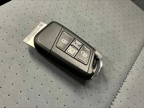 New 2025 Volkswagen Jetta SE image 30