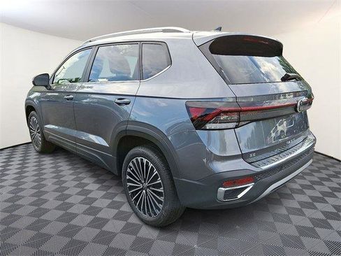 New 2025 Volkswagen Taos SE image 4