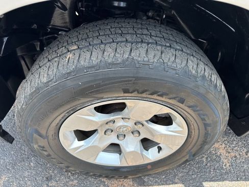 Used 2022 RAM 1500 Big Horn AWD/4WD image 37