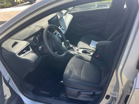 Used 2022 Toyota Corolla LE FWD image 5