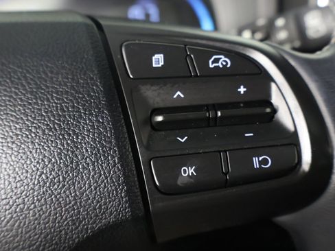 Used 2024 Hyundai Venue SEL image 38