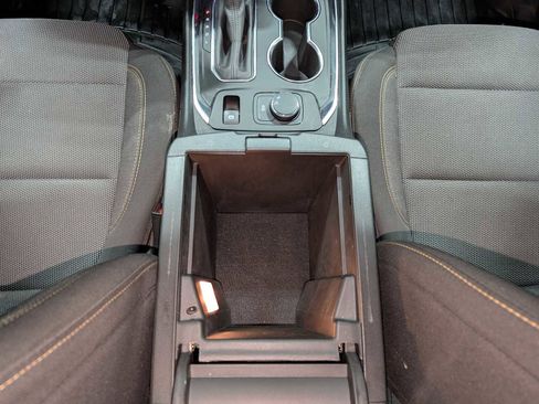 Used 2020 Chevrolet Traverse LT image 18