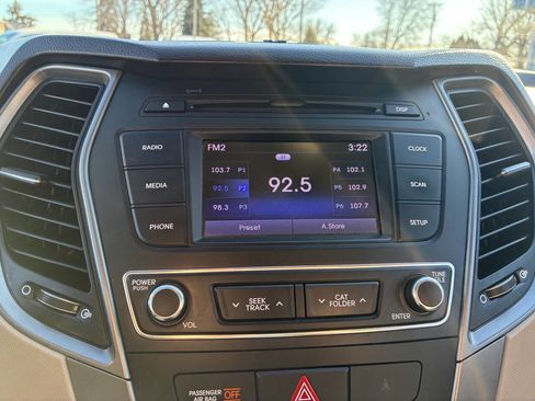 Used 2017 Hyundai Santa Fe Sport image 19