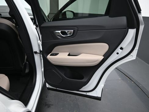 New 2026 Volvo XC60 B5 Core image 32